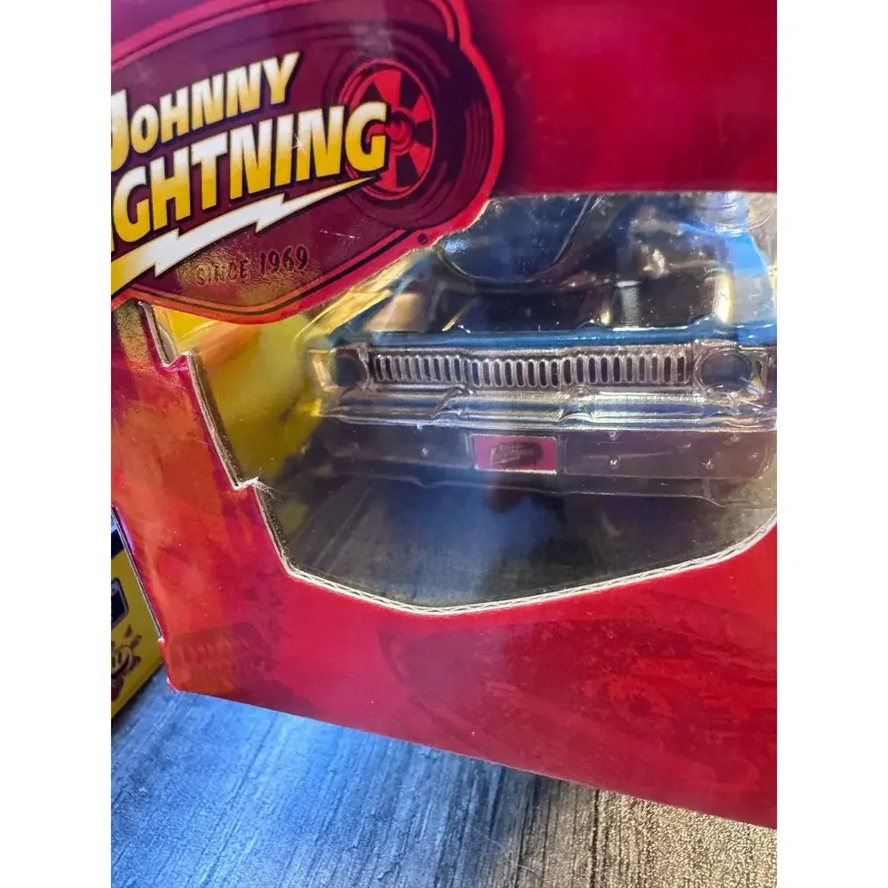 Johnny Lightning 1/24 muscle car R19 1971 Plymouth Duster Twister